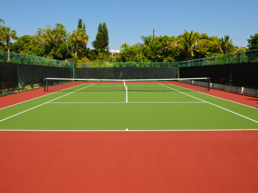 red-and-green-tennis-court