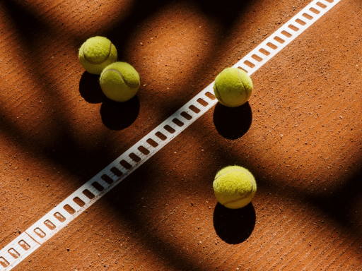 tennis-ball-on-clay-court