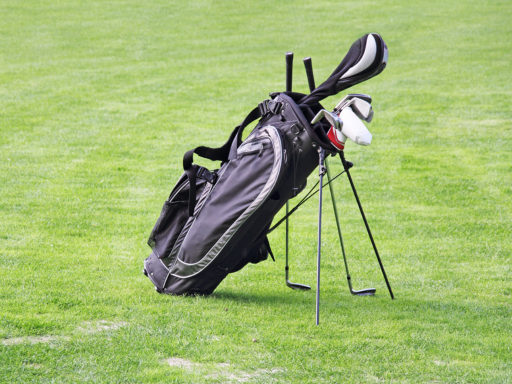 professional-golf-equipment-on-course