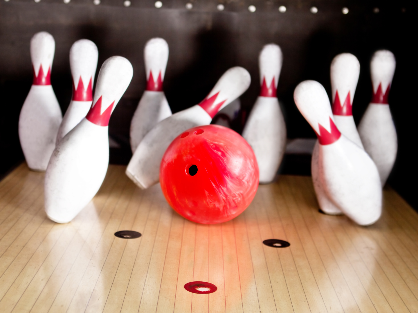 red-bowling-hit-10-bowling-pins