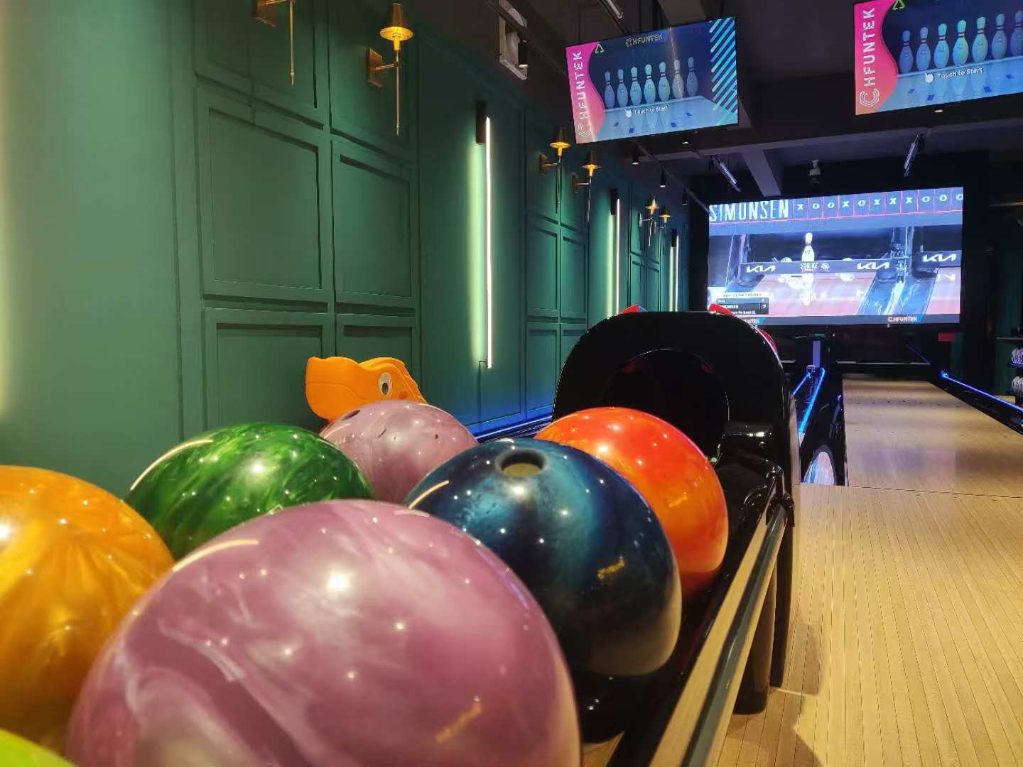 CHFUNTEK-bowling-alley