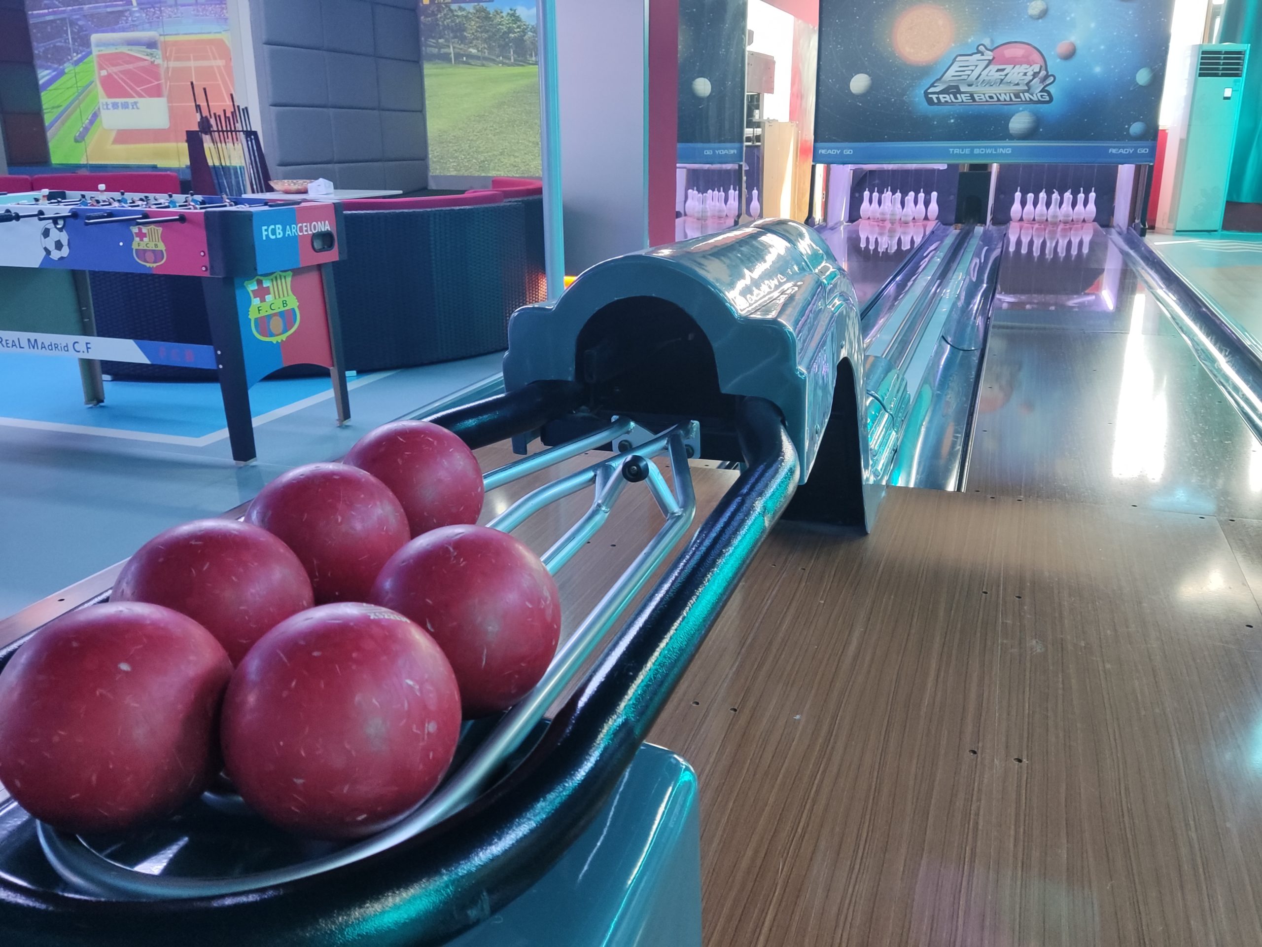 CHFUNTEK-showroom-duckpin-bowling